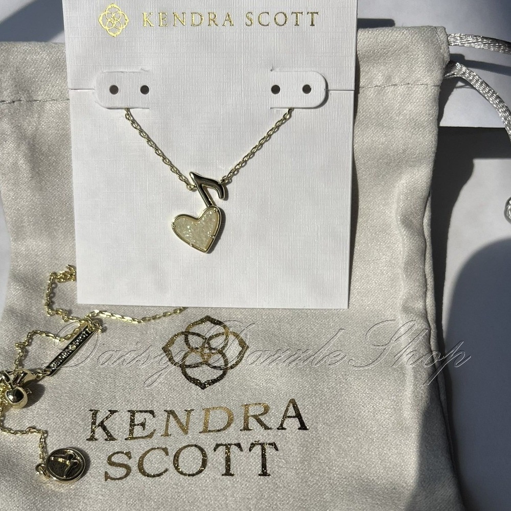 🎶Dolly Parton x Kendra Scott Gold plated Ari Heart Music Necklace White Drusy🩷